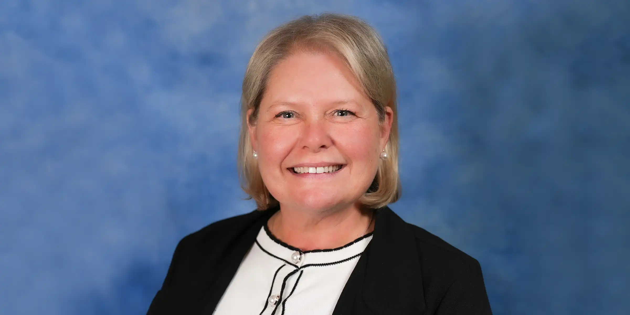 Photo of Lisa Warner
